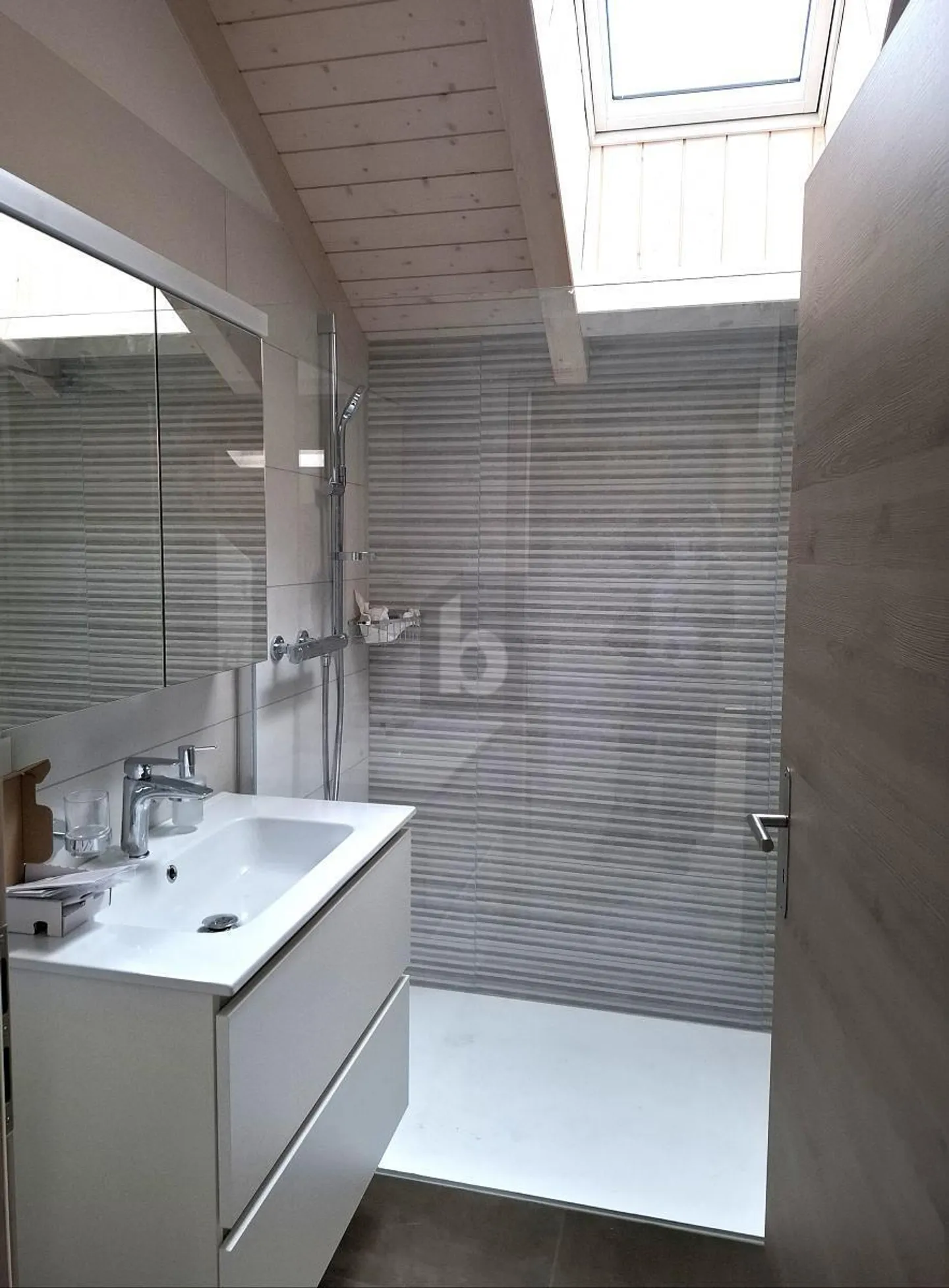 Attique Moderne avec Grande Terrasse - Photo 3 sur 6