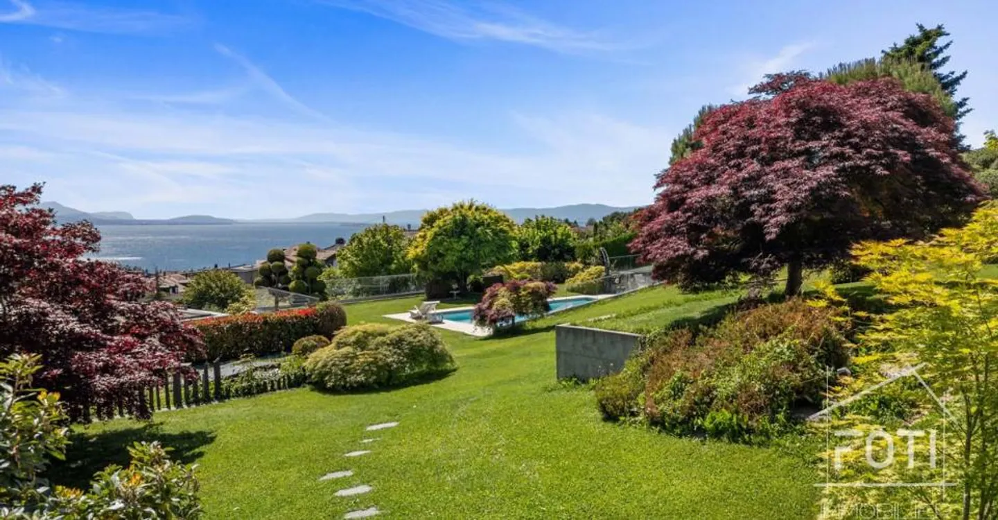 Duplex 5.5 rooms of 231 m² - 1,100 m² garden, private pool and lake view - Lutry - Photo 6 of 13