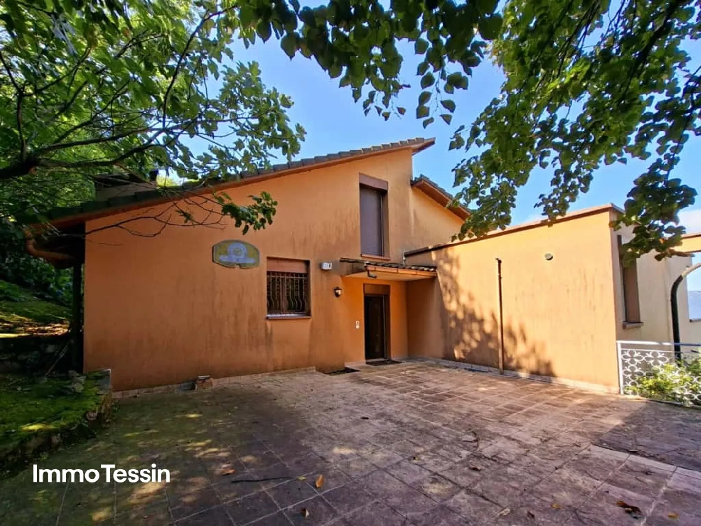 EVIDENZA: Villa Doppia Esclusiva con Piscina e Grande Terreno per Assoluta Privacy in Posizione Privilegiata Vicino a Lugano - Foto 5 di 13