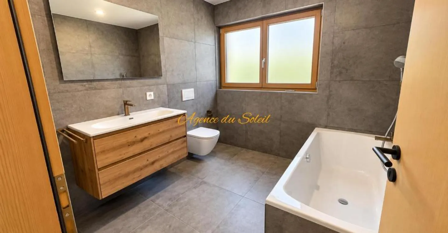 High-end 4.5-room apartment, new and ideally located in Crans! - Photo 8 of 11