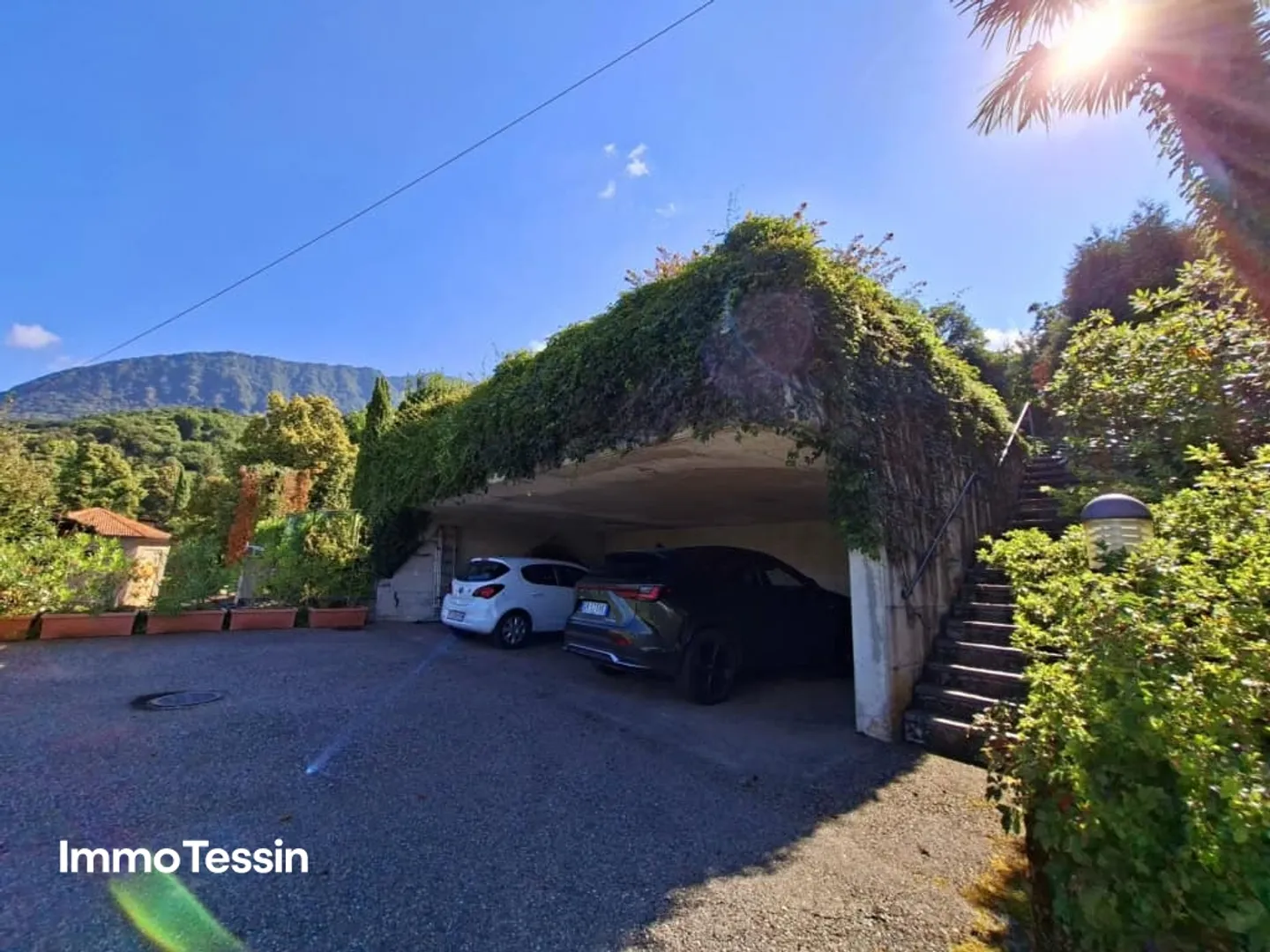 EVIDENZA: Villa Doppia Esclusiva con Piscina e Grande Terreno per Assoluta Privacy in Posizione Privilegiata Vicino a Lugano - Foto 6 di 13