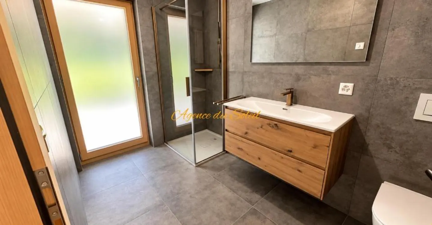 High-end 4.5-room apartment, new and ideally located in Crans! - Photo 10 of 11