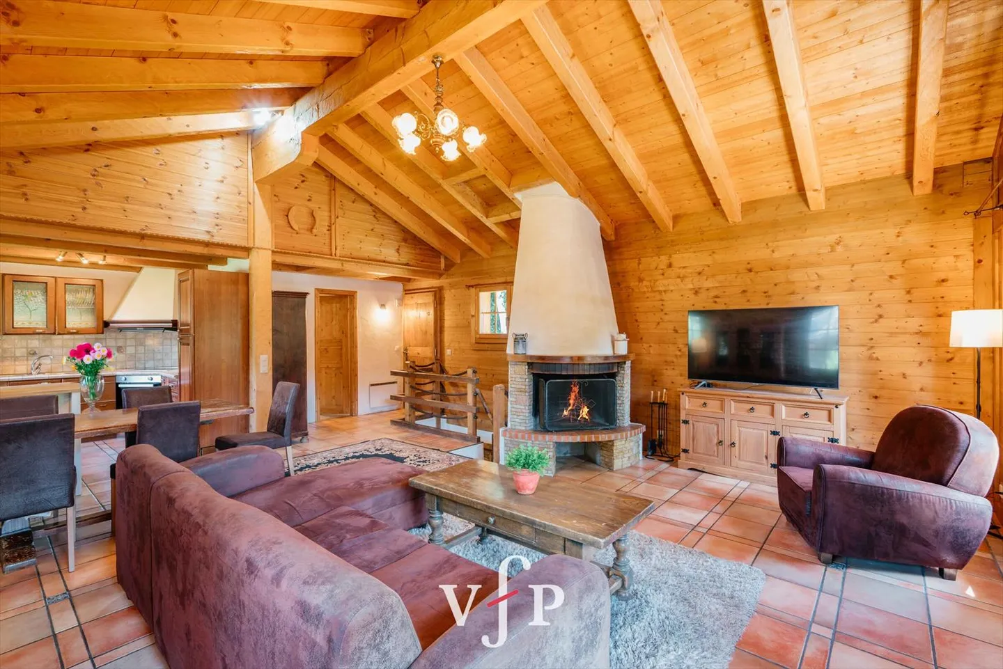 Charming Detached Chalet - Photo 2 of 10