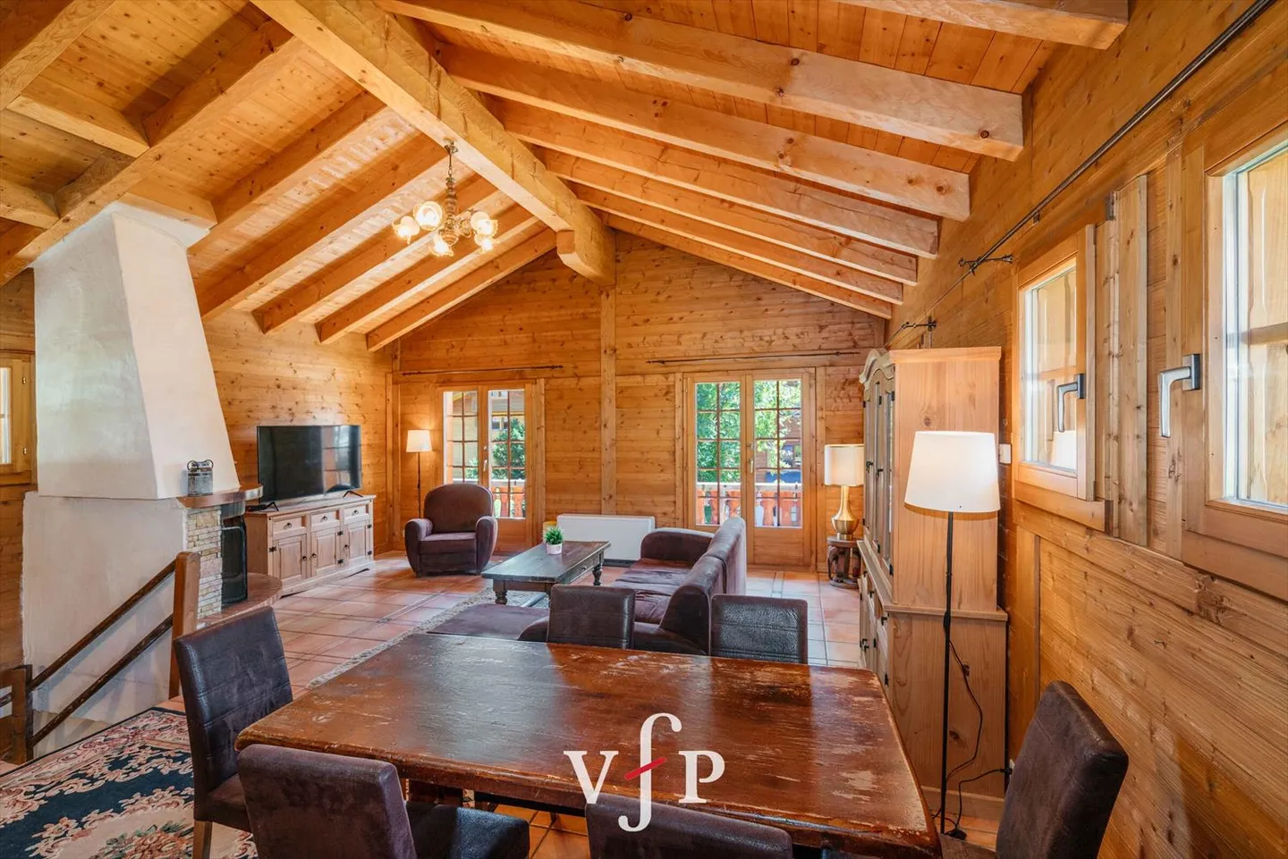 Charming Detached Chalet - Photo 4 of 10