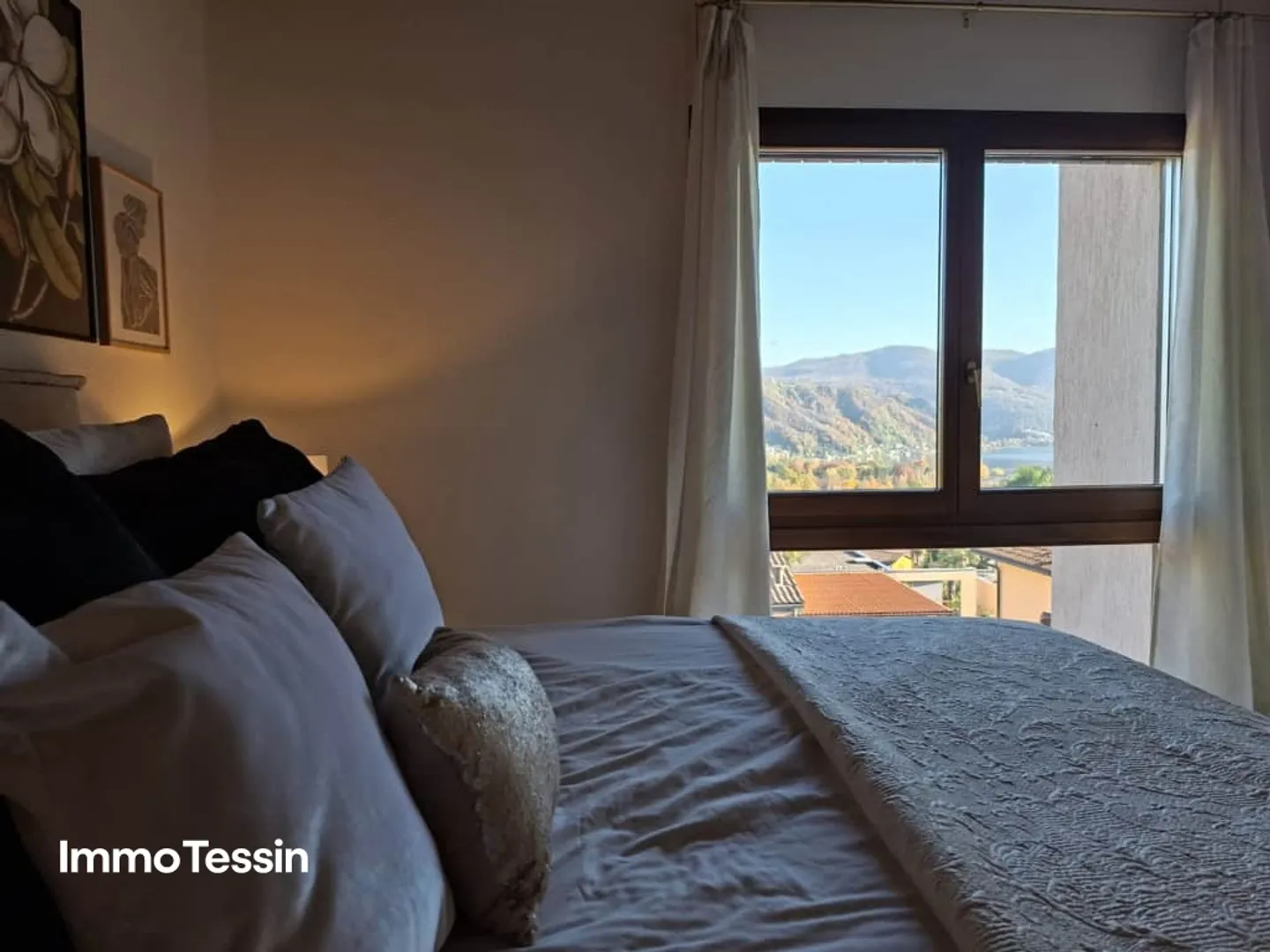 Grosszügige Villa mit traumhafter Seesicht, ruhiger Lage und Nähe zum Golfplatz Lugano-Magliaso - Foto 12 von 13