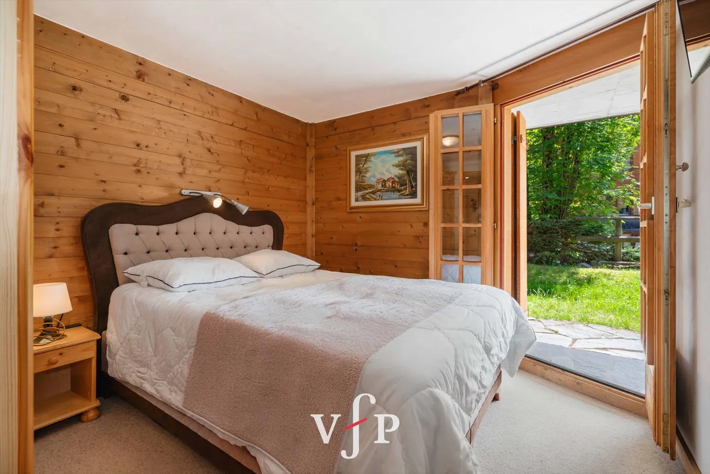 Charming Detached Chalet - Photo 6 of 10