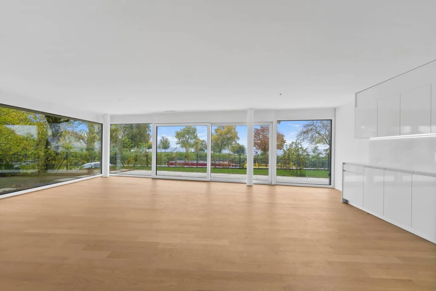 Füße im Wasser! Neue Penthouse-Wohnung mit 5,5 Zimmern und Garten - Foto 1 von 12