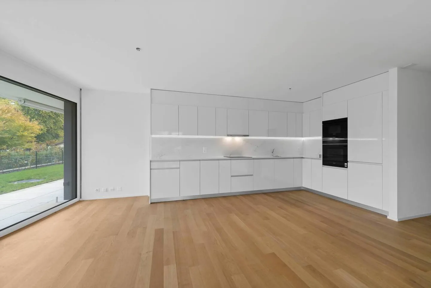 Füße im Wasser! Neue Penthouse-Wohnung mit 5,5 Zimmern und Garten - Foto 2 von 12