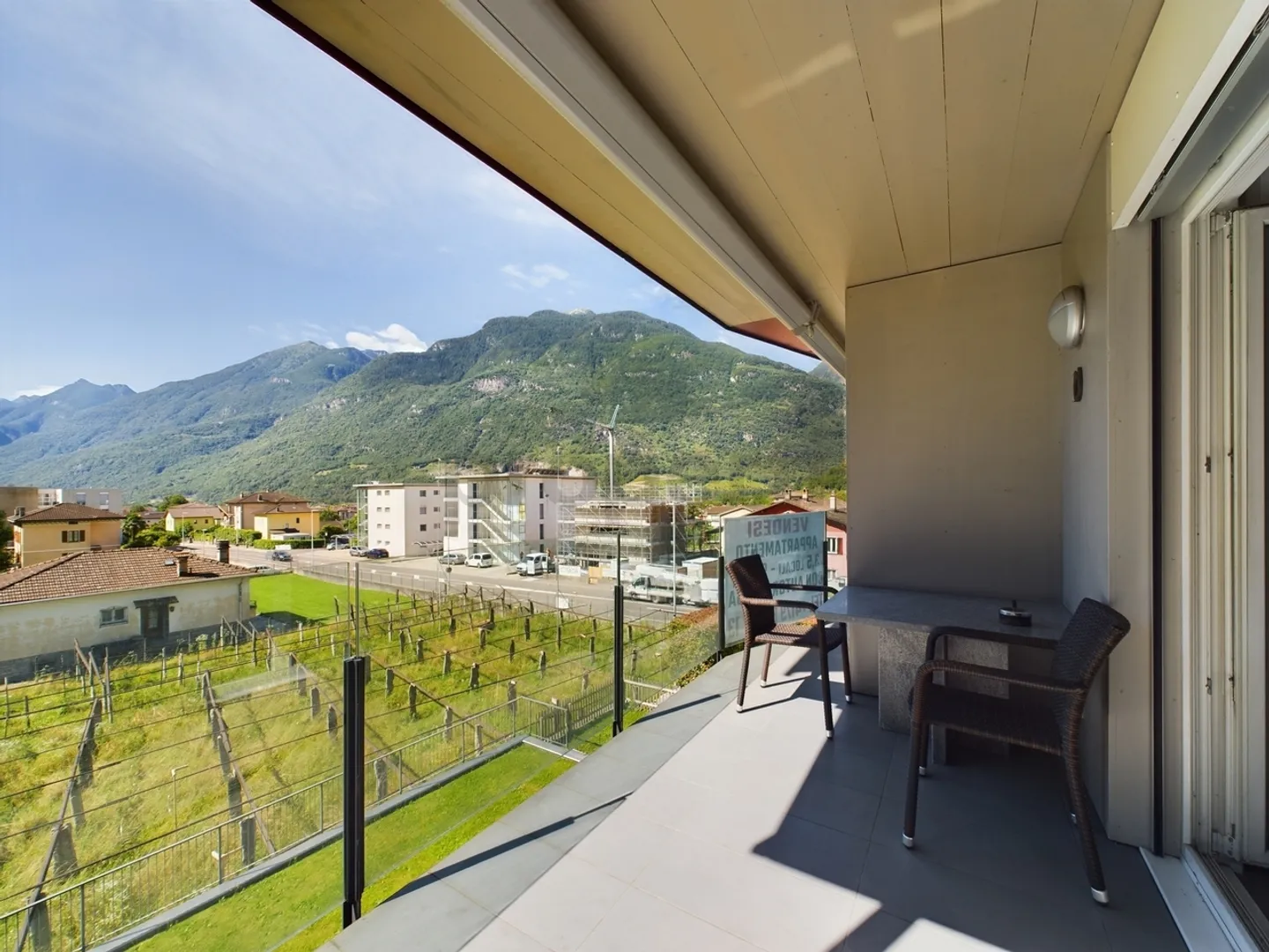 Modern 3.5-room apartment with garage in Biasca - Photo 9 of 11