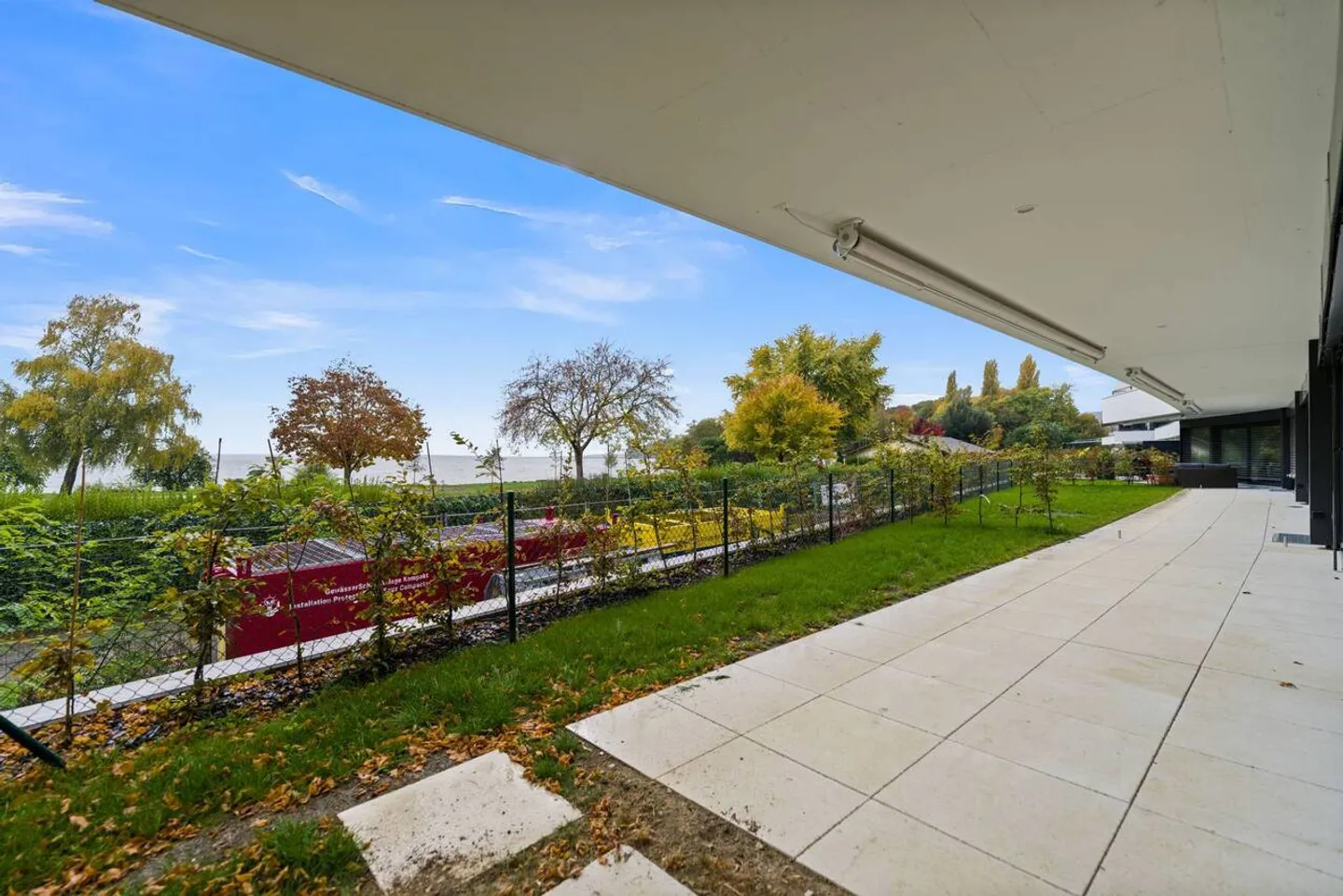 Füße im Wasser! Neue Penthouse-Wohnung mit 5,5 Zimmern und Garten - Foto 5 von 12