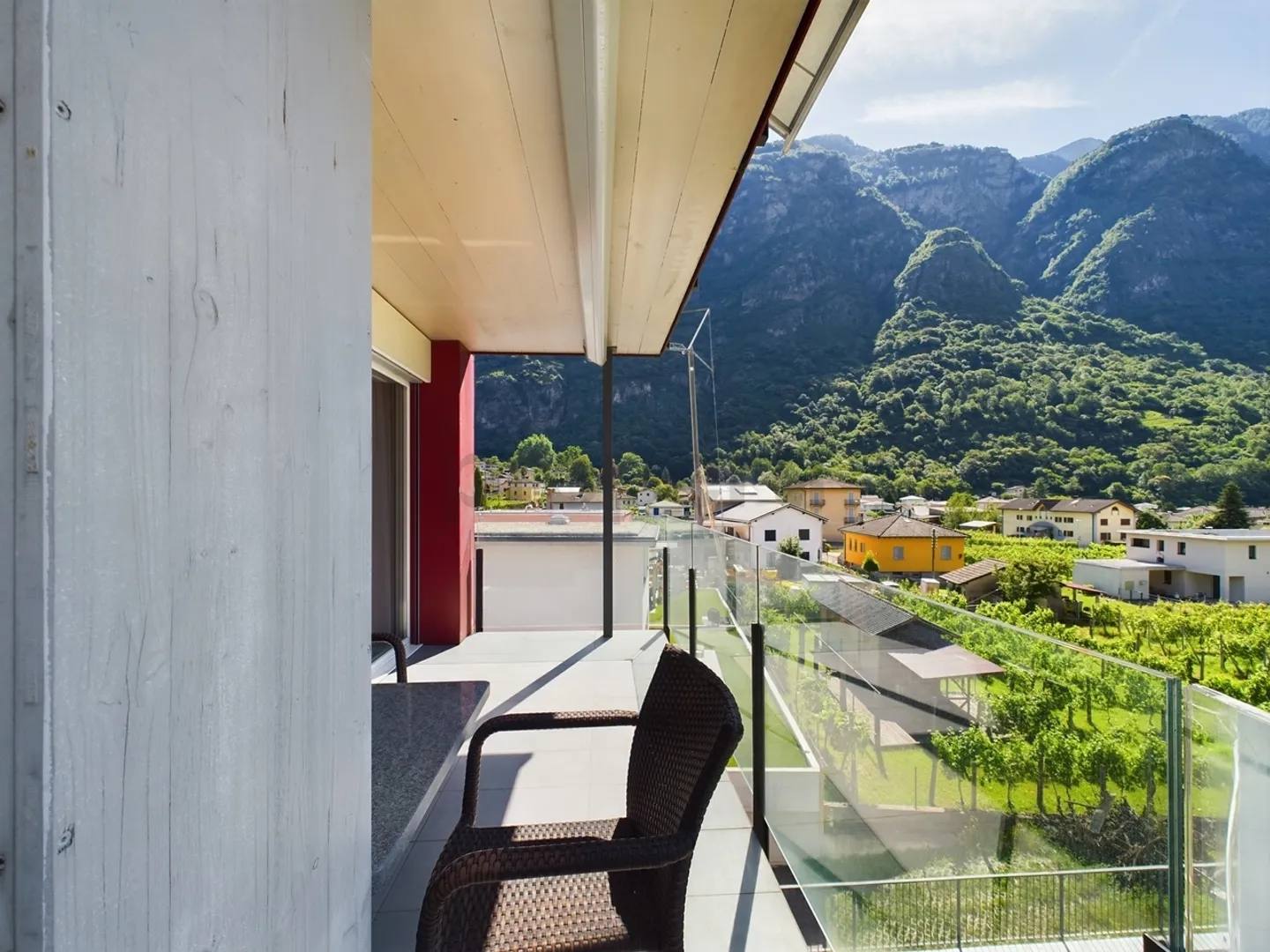 Modern 3.5-room apartment with garage in Biasca - Photo 10 of 11