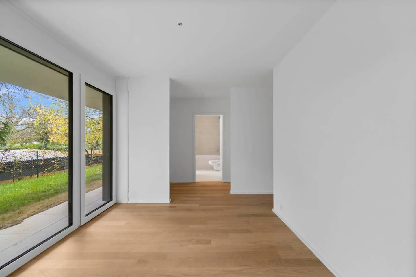 Füße im Wasser! Neue Penthouse-Wohnung mit 5,5 Zimmern und Garten - Foto 6 von 12