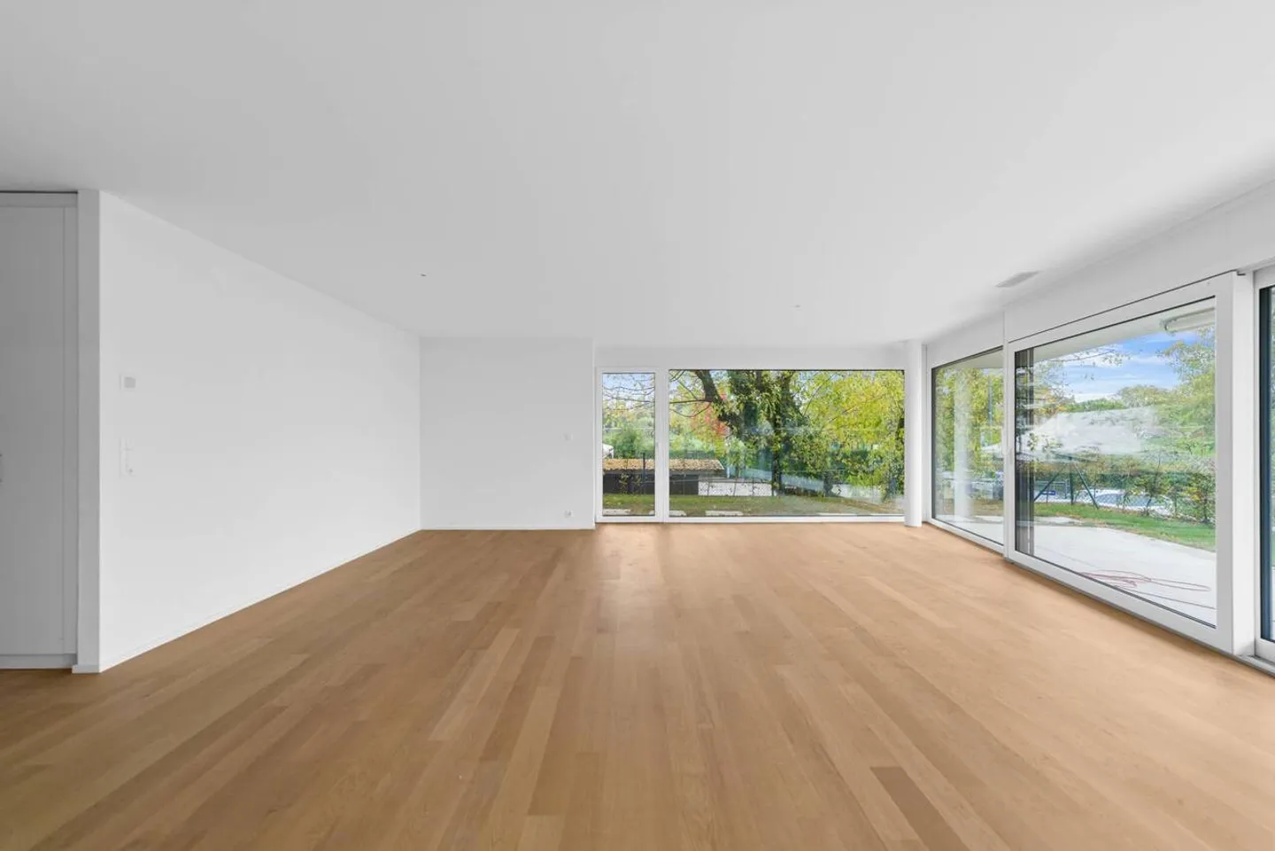 Füße im Wasser! Neue Penthouse-Wohnung mit 5,5 Zimmern und Garten - Foto 3 von 12