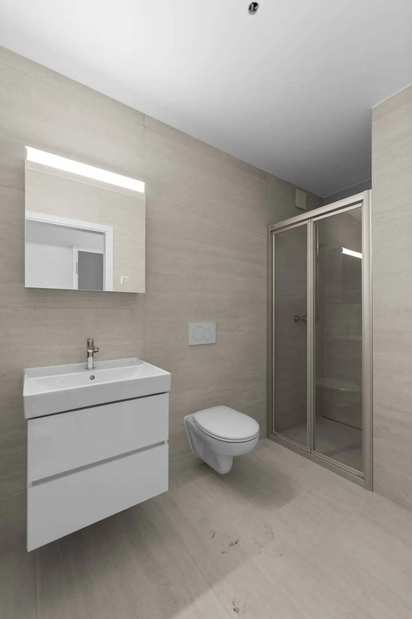 Füße im Wasser! Neue Penthouse-Wohnung mit 5,5 Zimmern und Garten - Foto 7 von 12