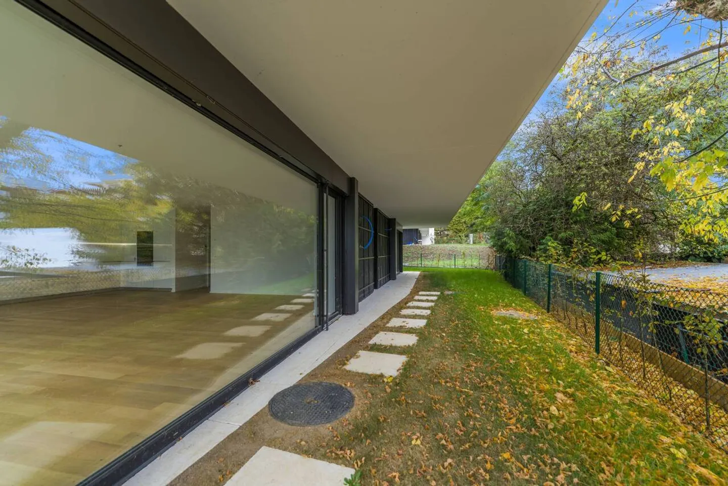 Füße im Wasser! Neue Penthouse-Wohnung mit 5,5 Zimmern und Garten - Foto 10 von 12