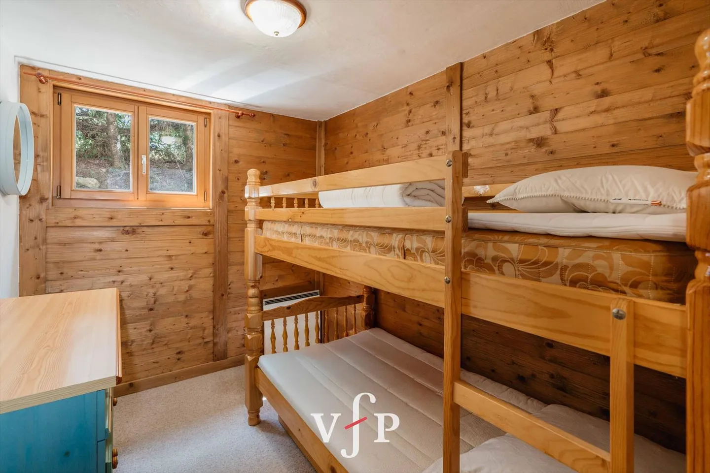 Charming Detached Chalet - Photo 9 of 10