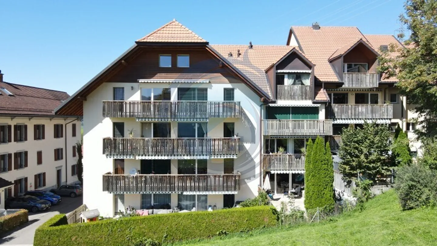 BEL APPARTAMENTO TRAVERSANTE DI 3,5 VANI CON BEL BALCONE - Foto 1 di 11
