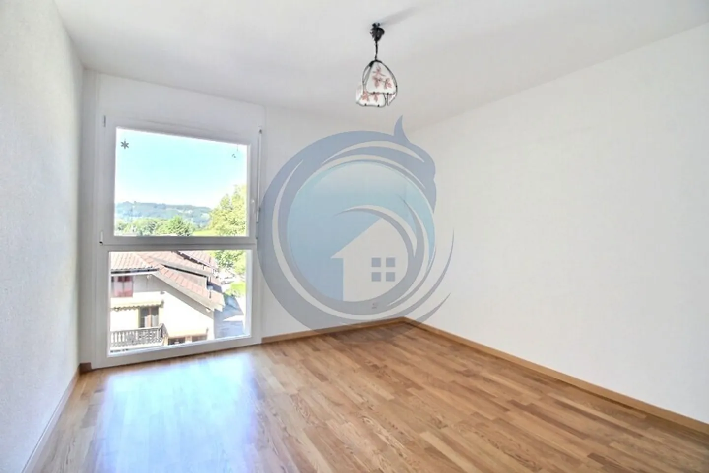 BEL APPARTAMENTO TRAVERSANTE DI 3,5 VANI CON BEL BALCONE - Foto 8 di 11