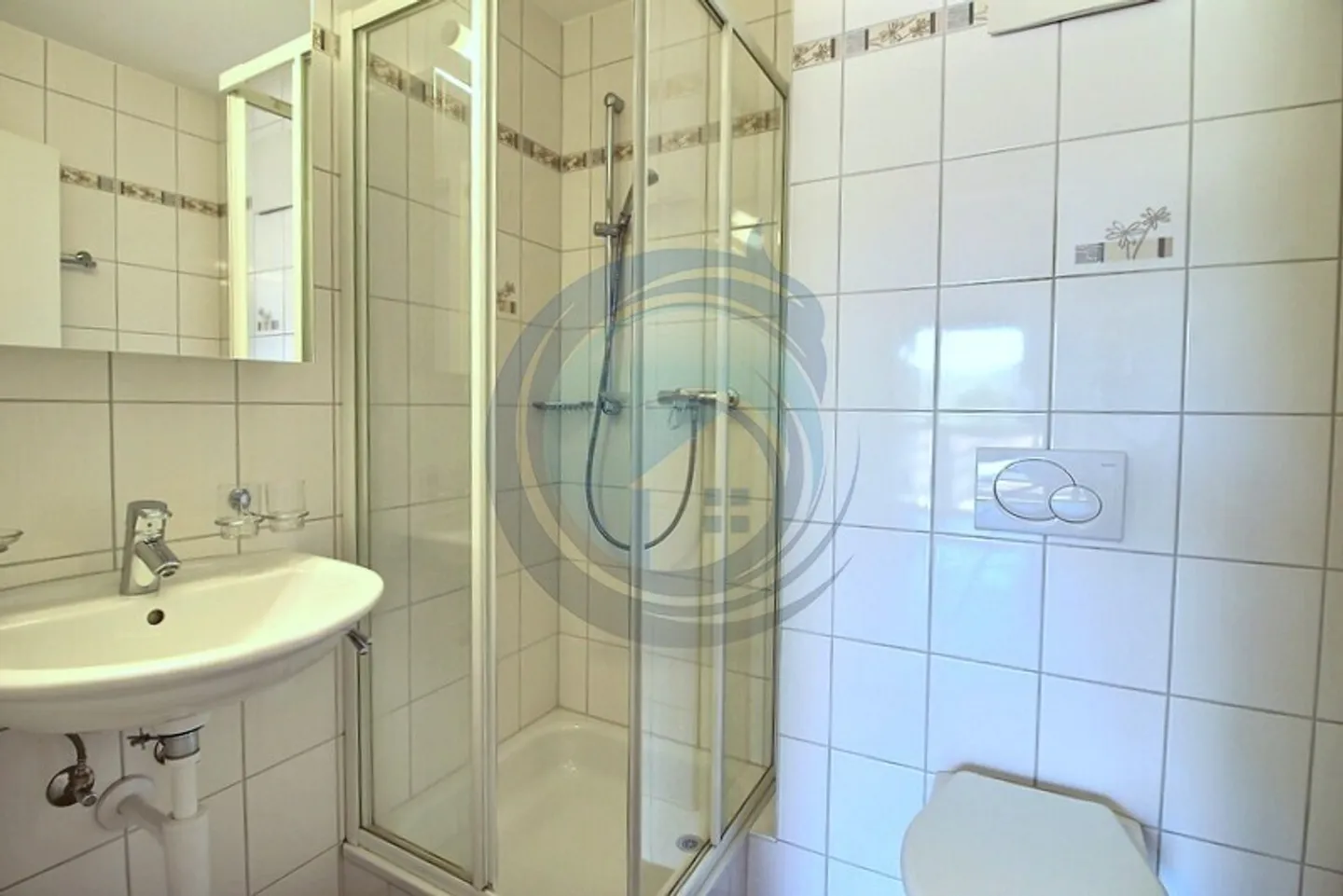 BEL APPARTAMENTO TRAVERSANTE DI 3,5 VANI CON BEL BALCONE - Foto 10 di 11
