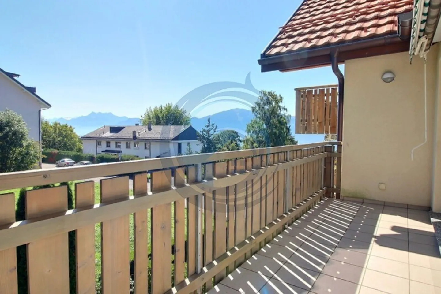 BEL APPARTAMENTO TRAVERSANTE DI 3,5 VANI CON BEL BALCONE - Foto 3 di 11