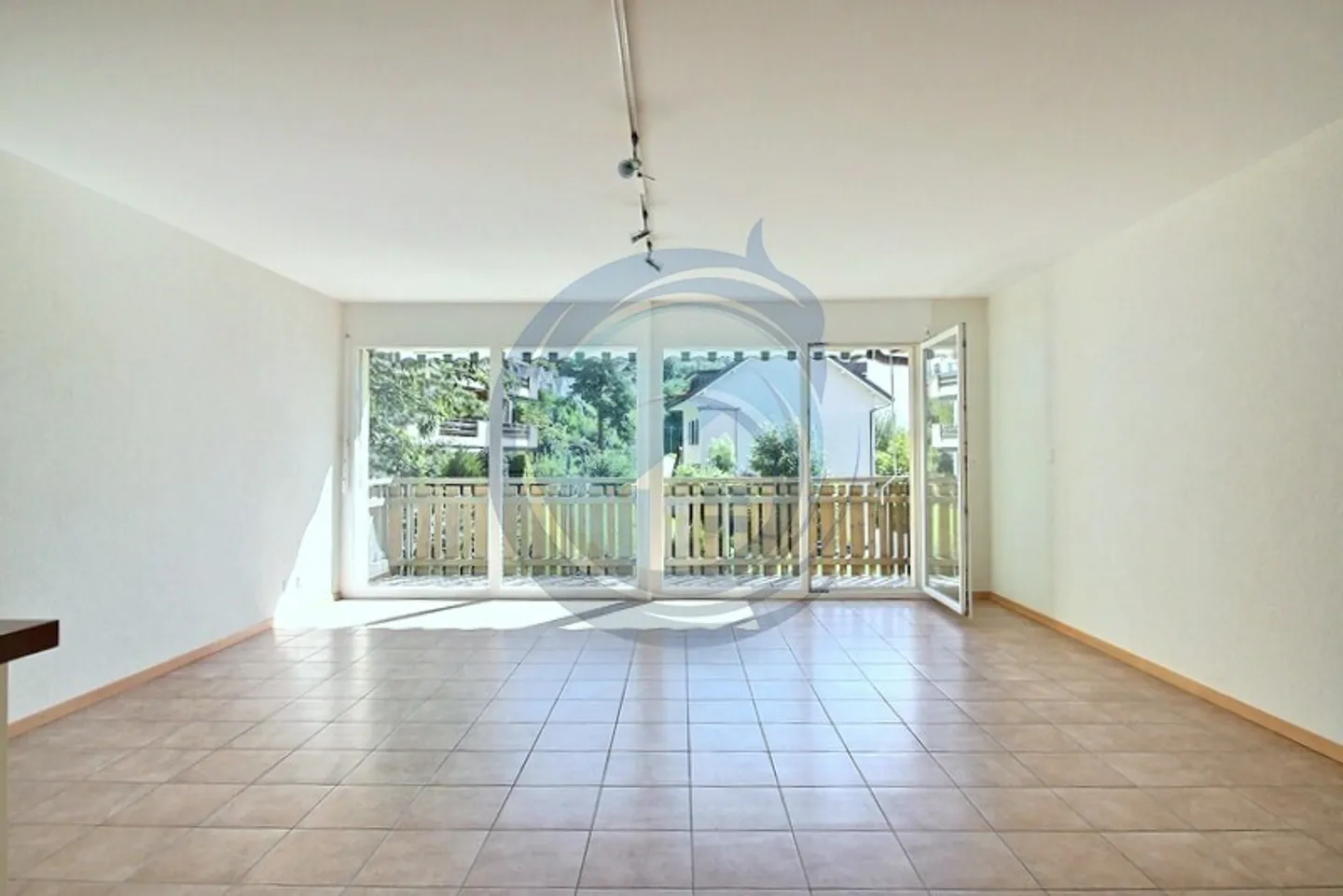 BEL APPARTAMENTO TRAVERSANTE DI 3,5 VANI CON BEL BALCONE - Foto 5 di 11