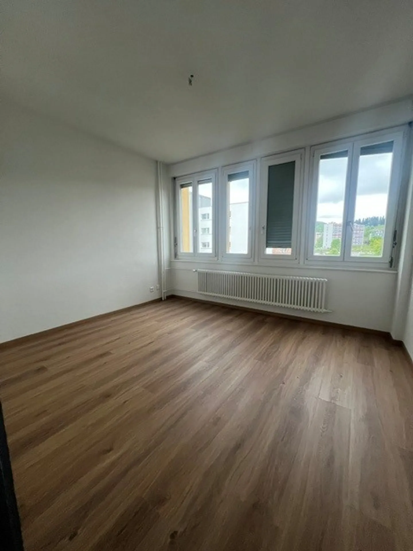 Appartement avec 3 chambres entièrement rénové - Photo 3 sur 7