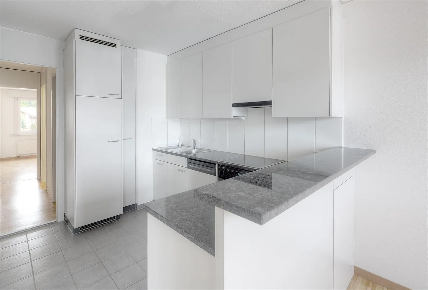 Apartment for rent - Photo 3 of 7