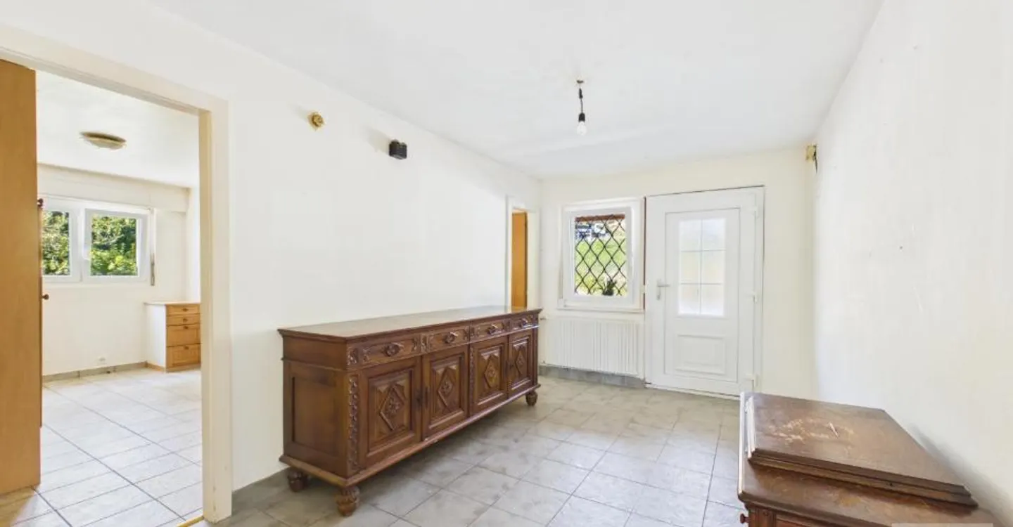 Spacious House with Scenic Views - Photo 3 of 12