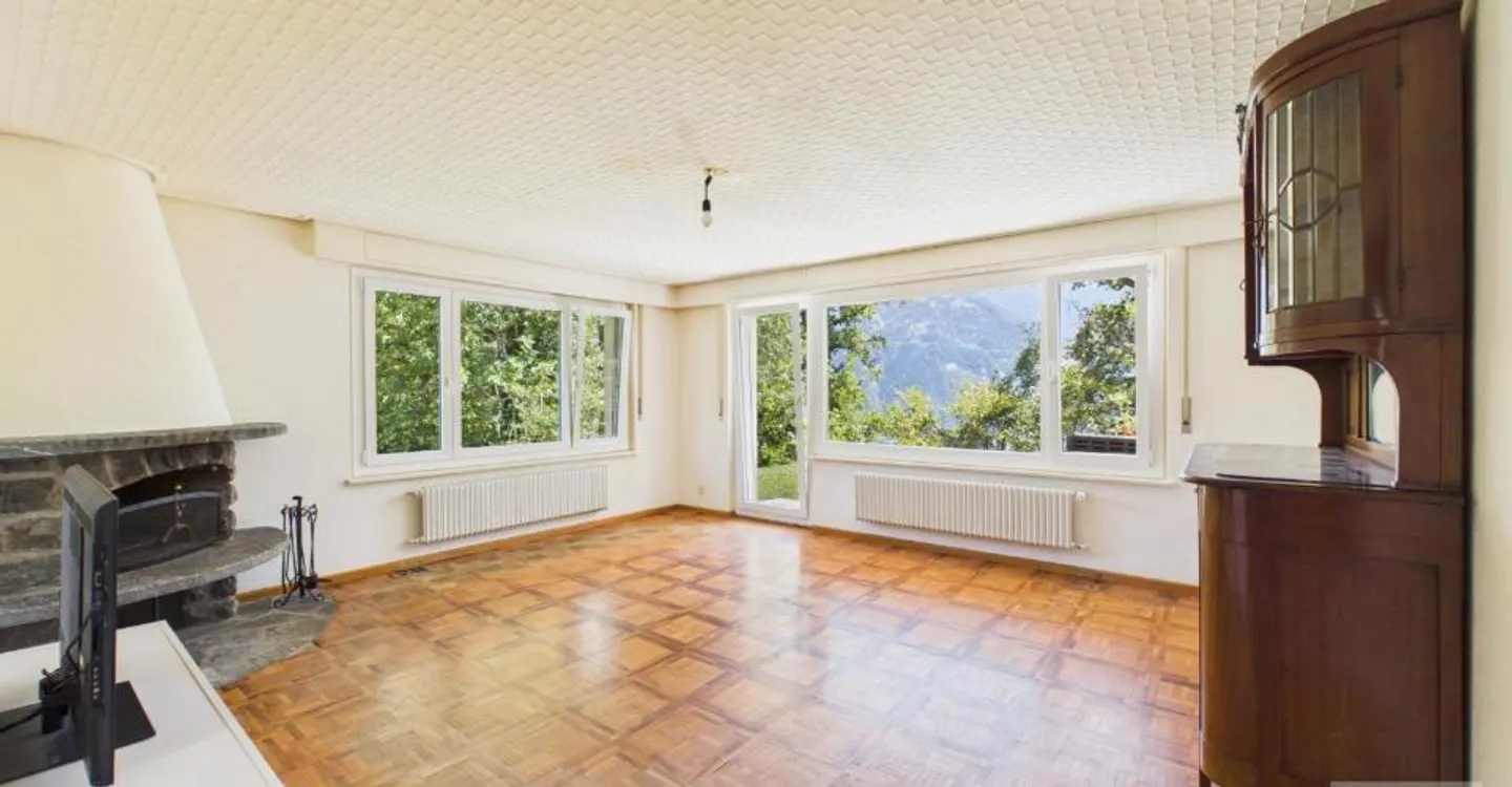 Spacious House with Scenic Views - Photo 5 of 12
