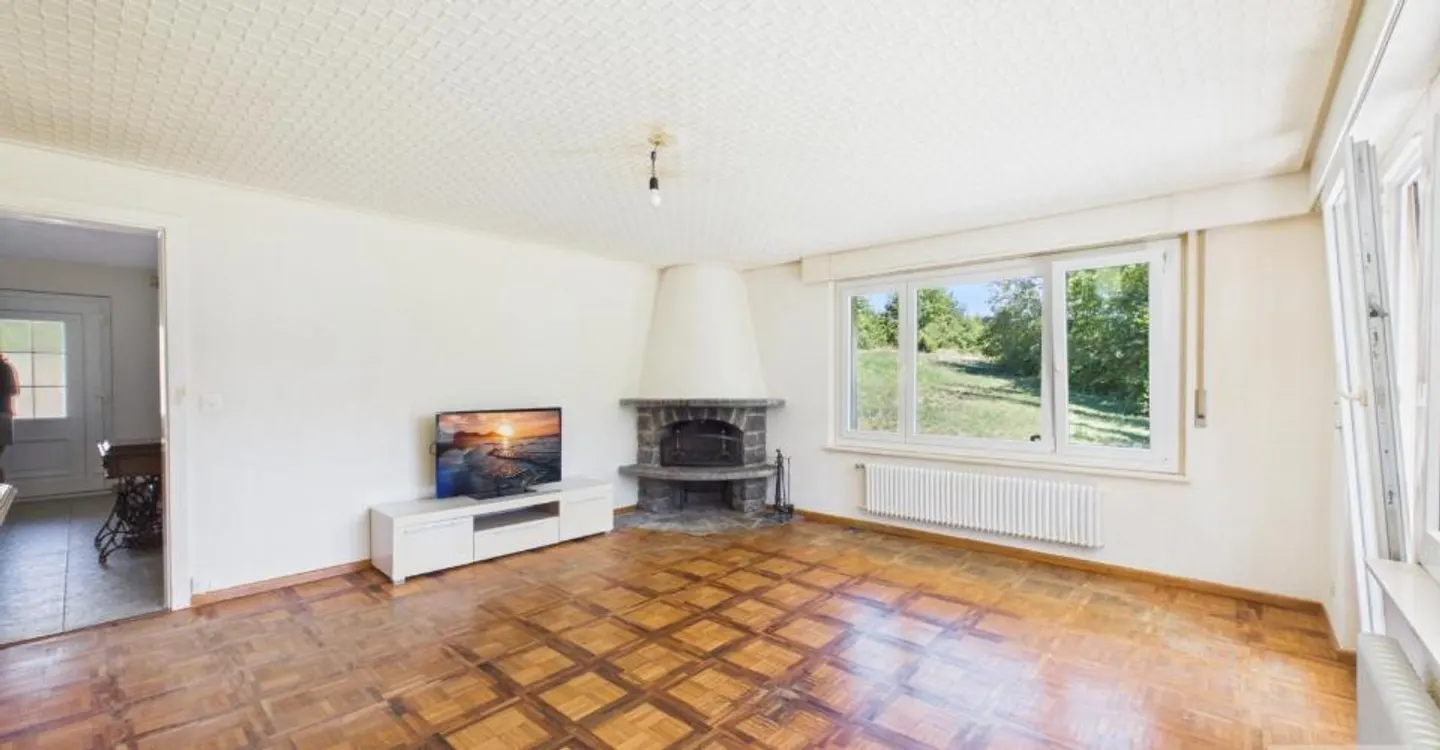 Spacious House with Scenic Views - Photo 7 of 12