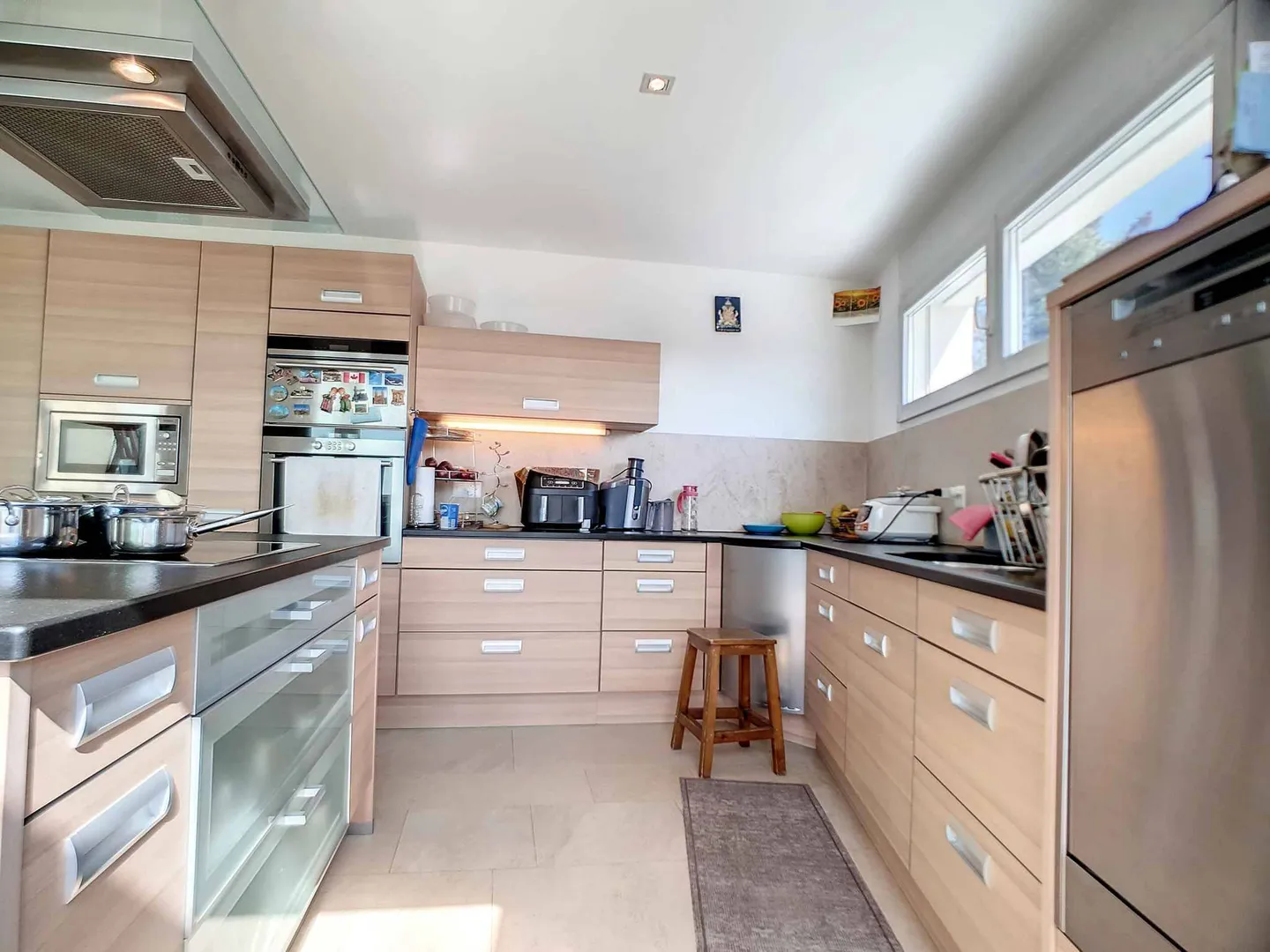 Außergewöhnliche Villa: zwei angrenzende Wohnungen an der ISL - Foto 7 von 13