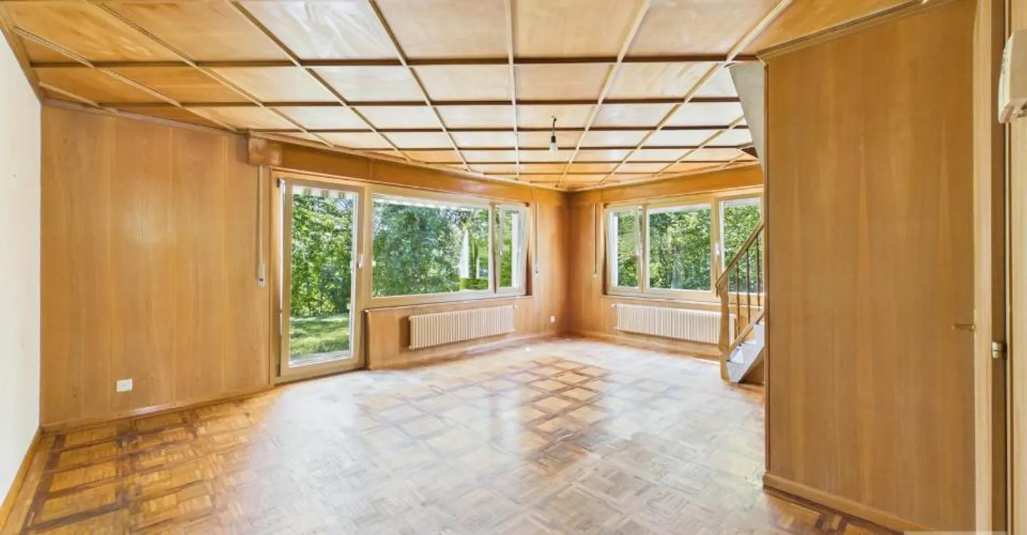 Spacious House with Scenic Views - Photo 10 of 12