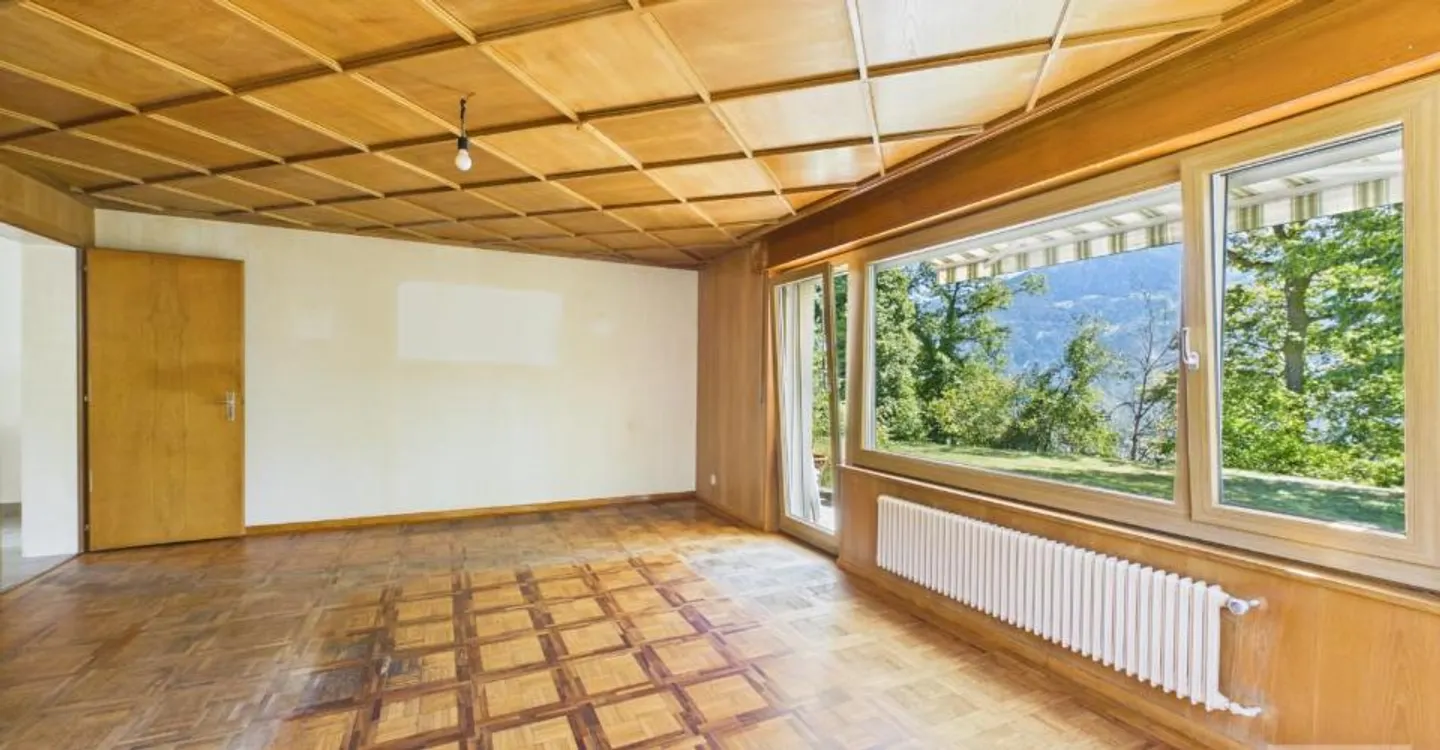 Spacious House with Scenic Views - Photo 11 of 12