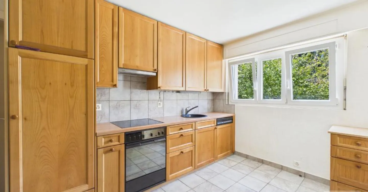 Spacious House with Scenic Views - Photo 12 of 12
