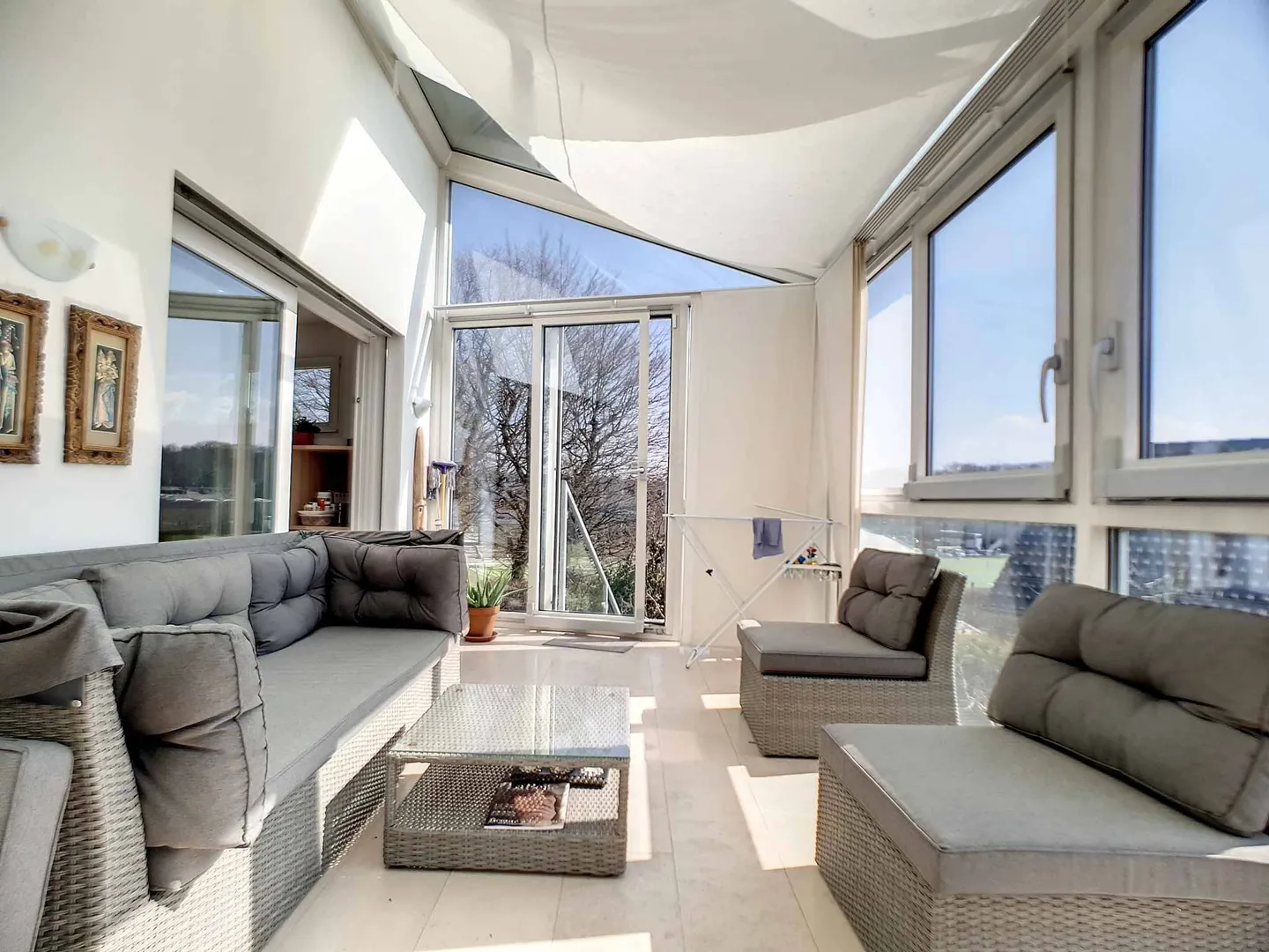 Außergewöhnliche Villa: zwei angrenzende Wohnungen an der ISL - Foto 5 von 13