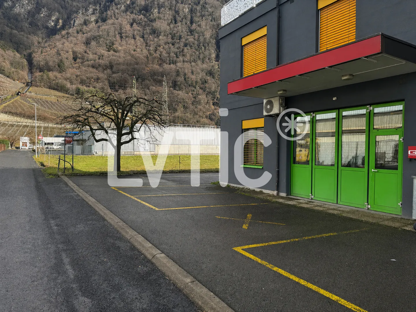 Workshop, storage of 290 m2 for rent in Villeneuve - Photo 4 of 8
