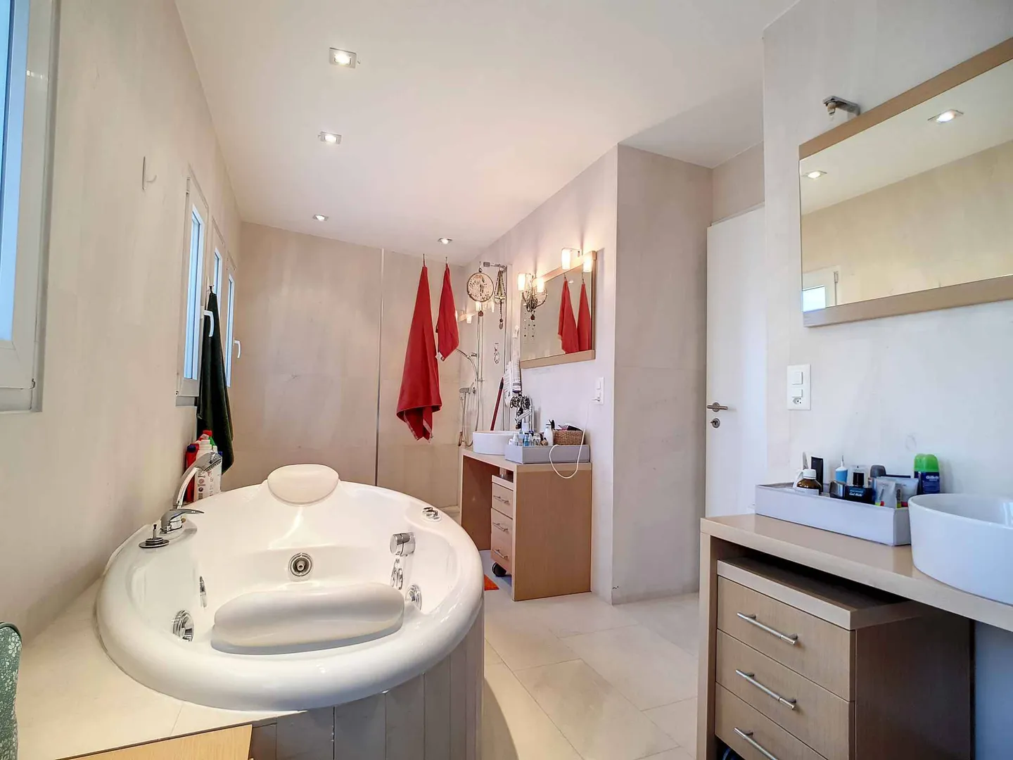 Außergewöhnliche Villa: zwei angrenzende Wohnungen an der ISL - Foto 12 von 13