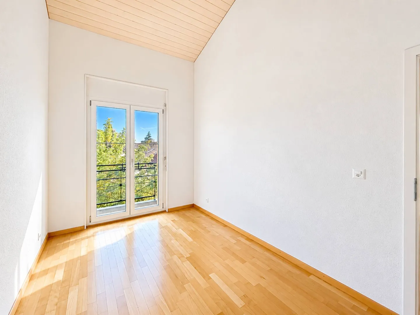 Bright 4.5 Room Apartment - Photo 12 of 13