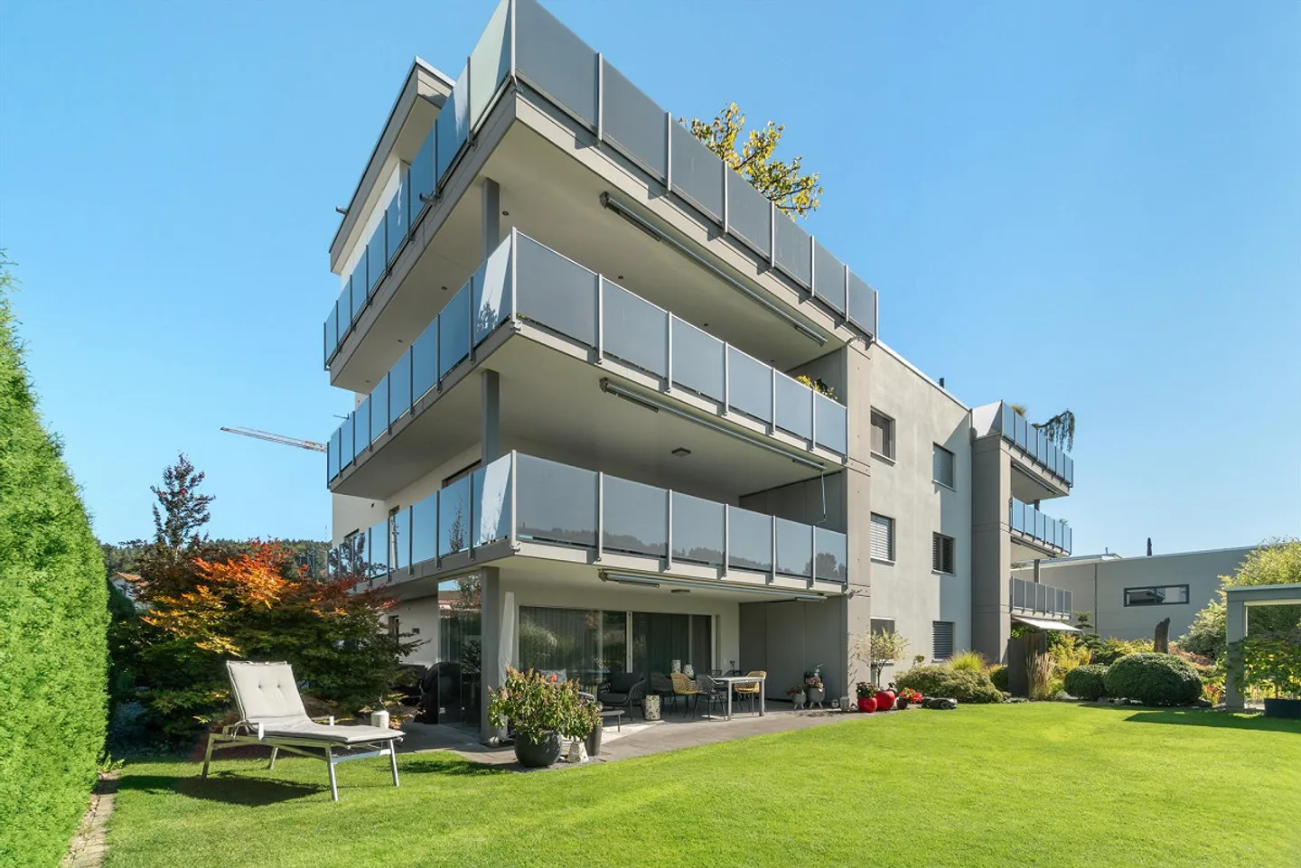 Attractive Ground Floor Apartment with Large Garden (approx. 300 m2) - Photo 1 of 15