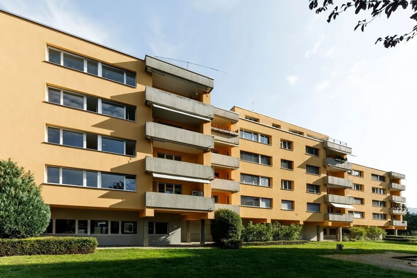 Appartamento spazioso con vista montagna - Foto 1 di 9