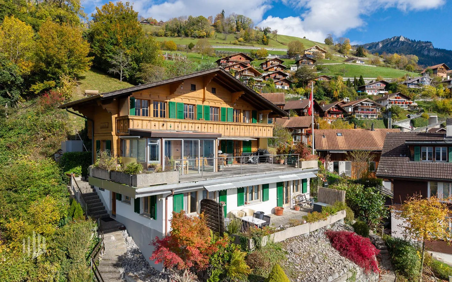 ImmoWyss - Casa trifamiliare affascinante con vista incomparabile - Foto 1 di 8