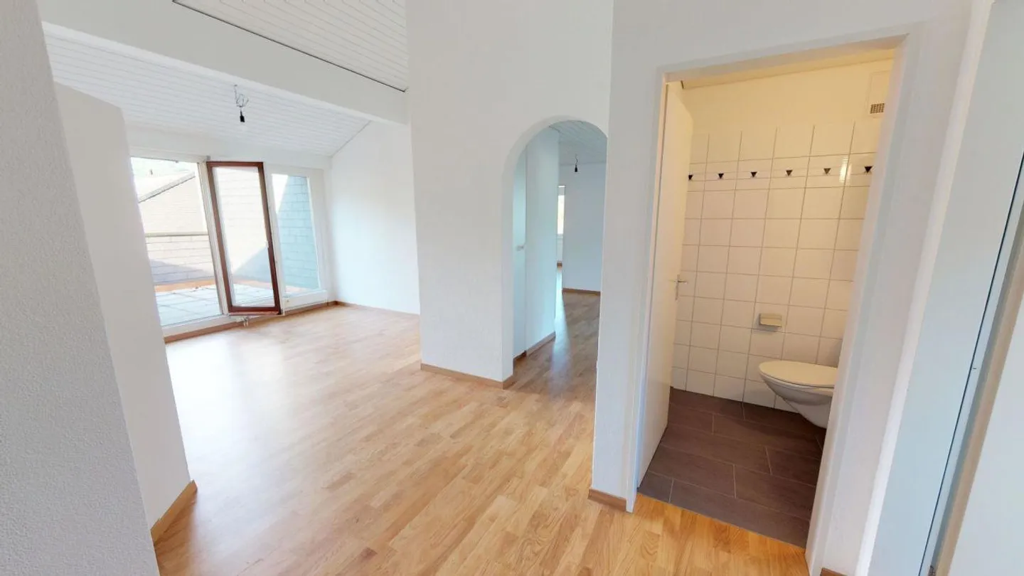 Charmante Dachgeschosswohnung in Werdenberg - Foto 4 von 12