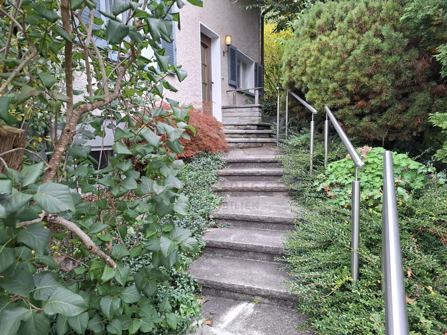 Casa unifamiliare di 5 stanze - Vita tranquilla in una posizione centrale - Foto 2 di 13