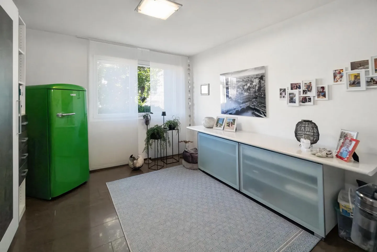 Attractive Ground Floor Apartment with Large Garden (approx. 300 m2) - Photo 7 of 15