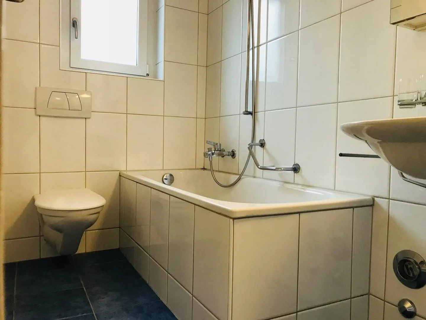 Pretty attic apartment - Photo 8 of 8