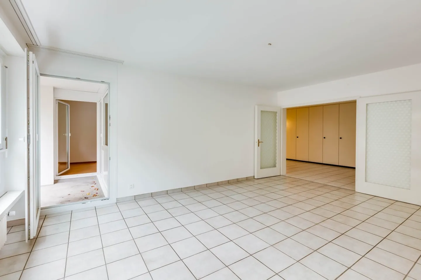 3.5 Room Apartment - Photo 3 of 7