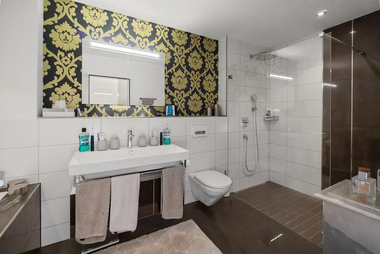 Attractive Ground Floor Apartment with Large Garden (approx. 300 m2) - Photo 10 of 15