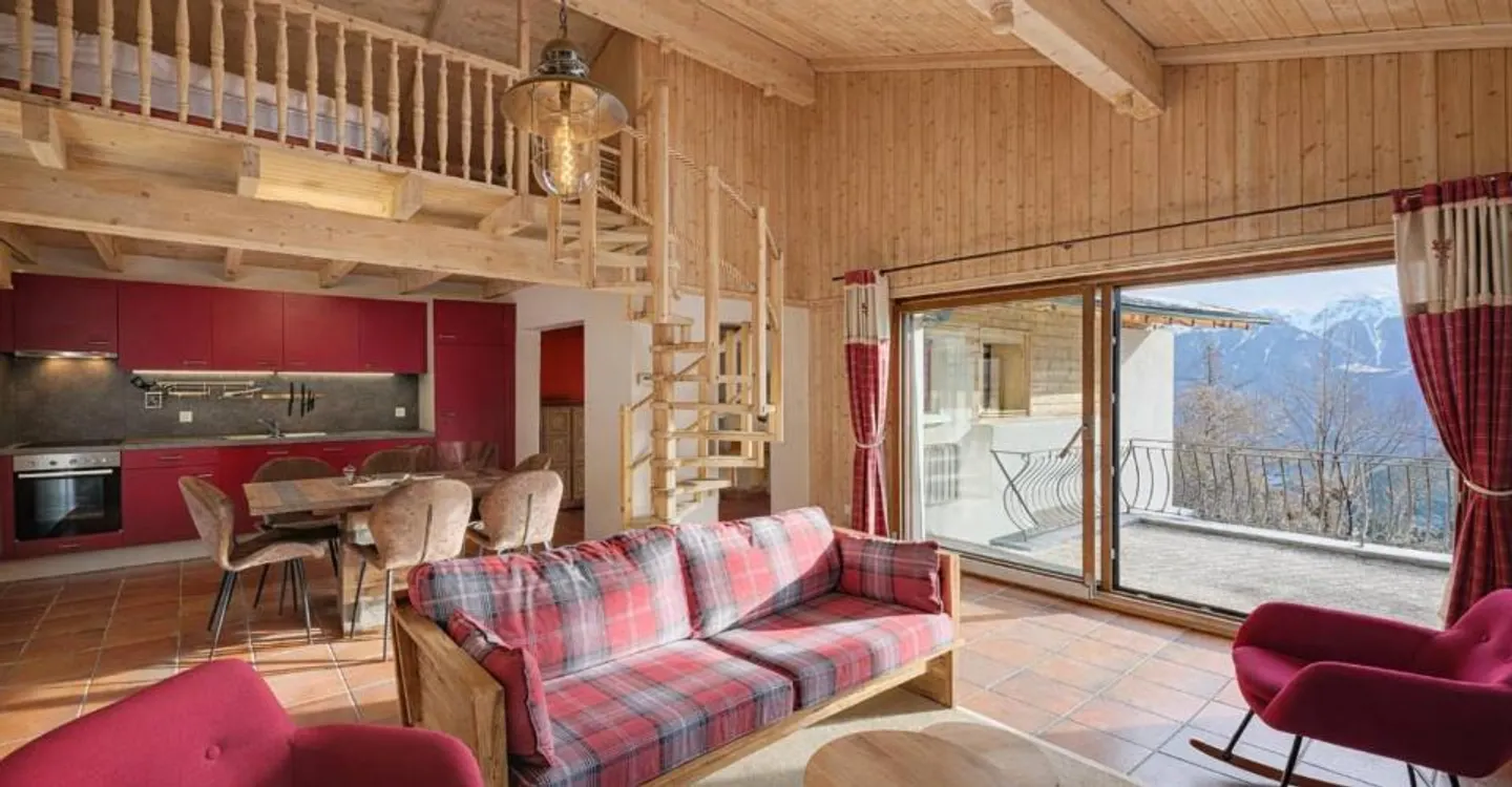 Chalet with authentic charm - fully renovated - Photo 2 of 10