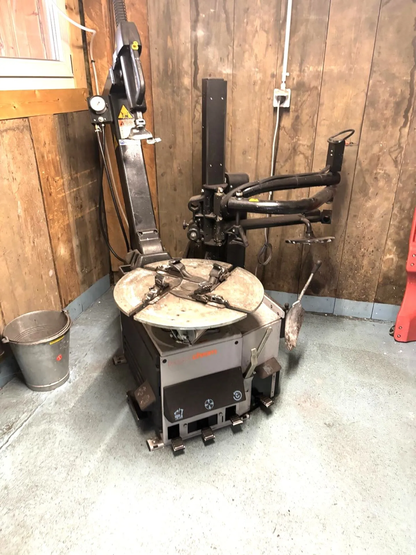 Officina auto - Foto 11 di 12