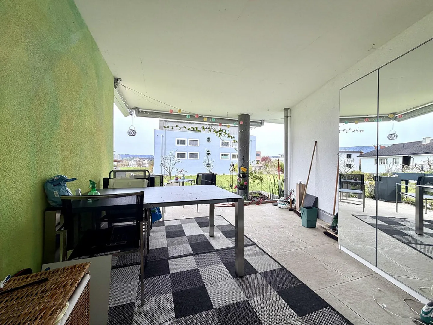 Modern and spacious with garden! - Photo 5 of 6